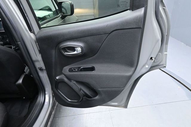 Used 2019 Jeep Renegade Latitude FWD image 16