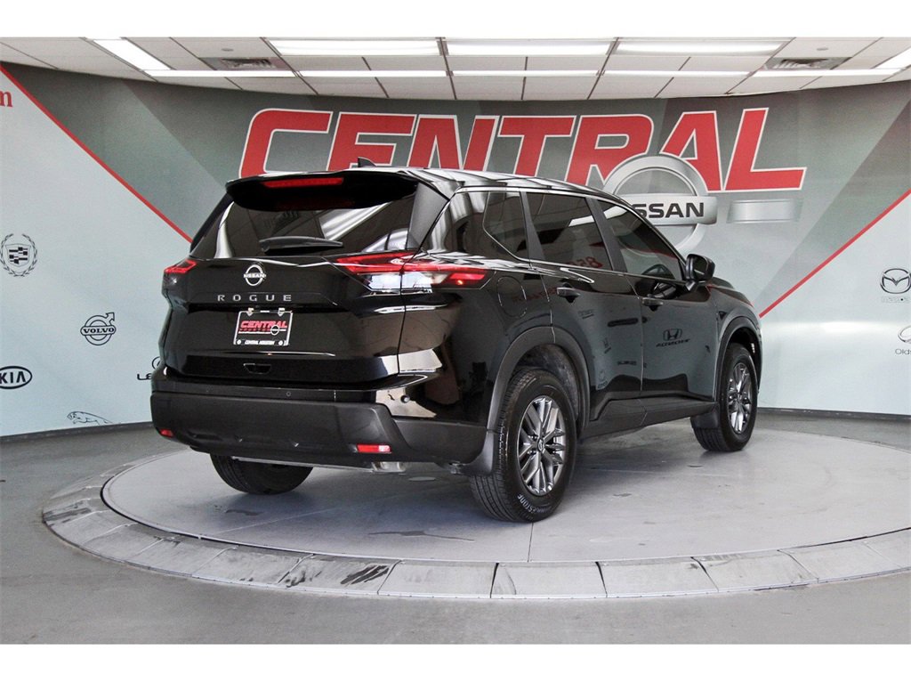 Used 2025 Nissan Rogue S image 5