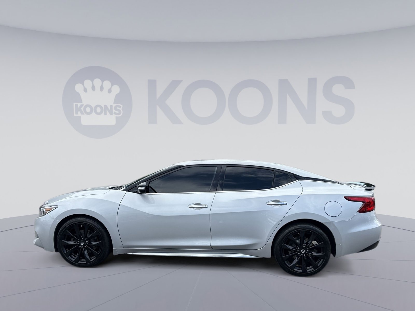 Used 2017 Nissan Maxima SR w/ Midnight Edition FWD image 2