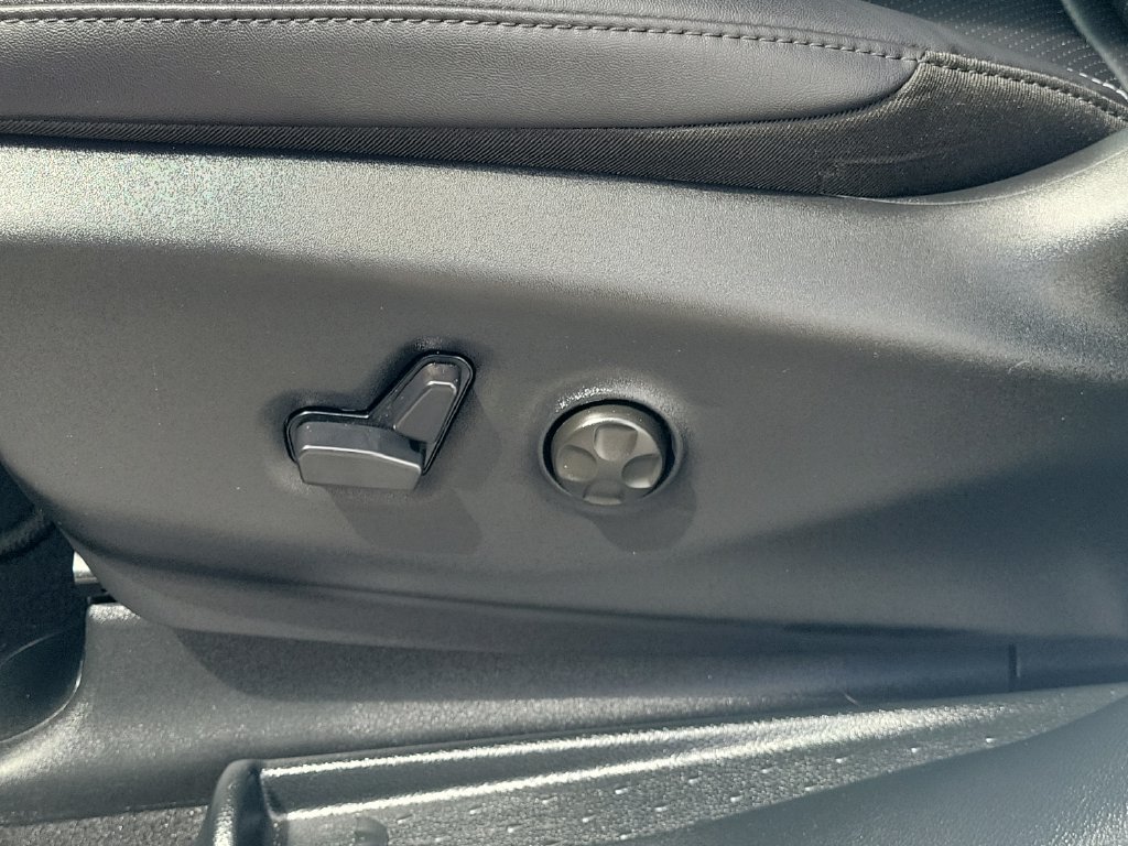 Used 2026 Chrysler Pacifica Select FWD image 16