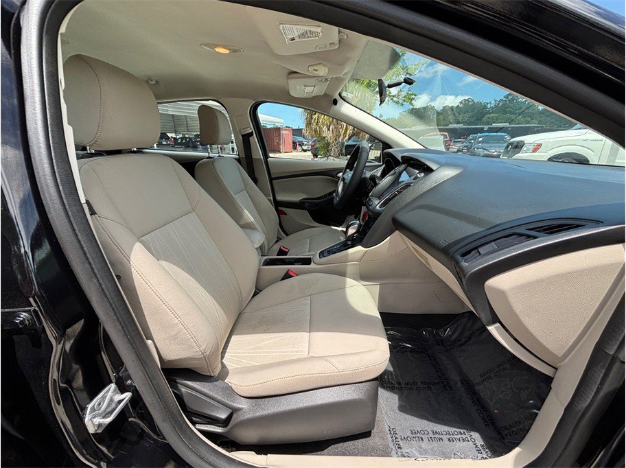 Used 2016 Ford Focus SE FWD image 30