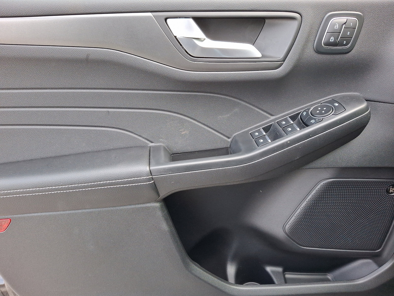 New 2025 Ford Escape Active w/ Active Premium Tech Pack image 8