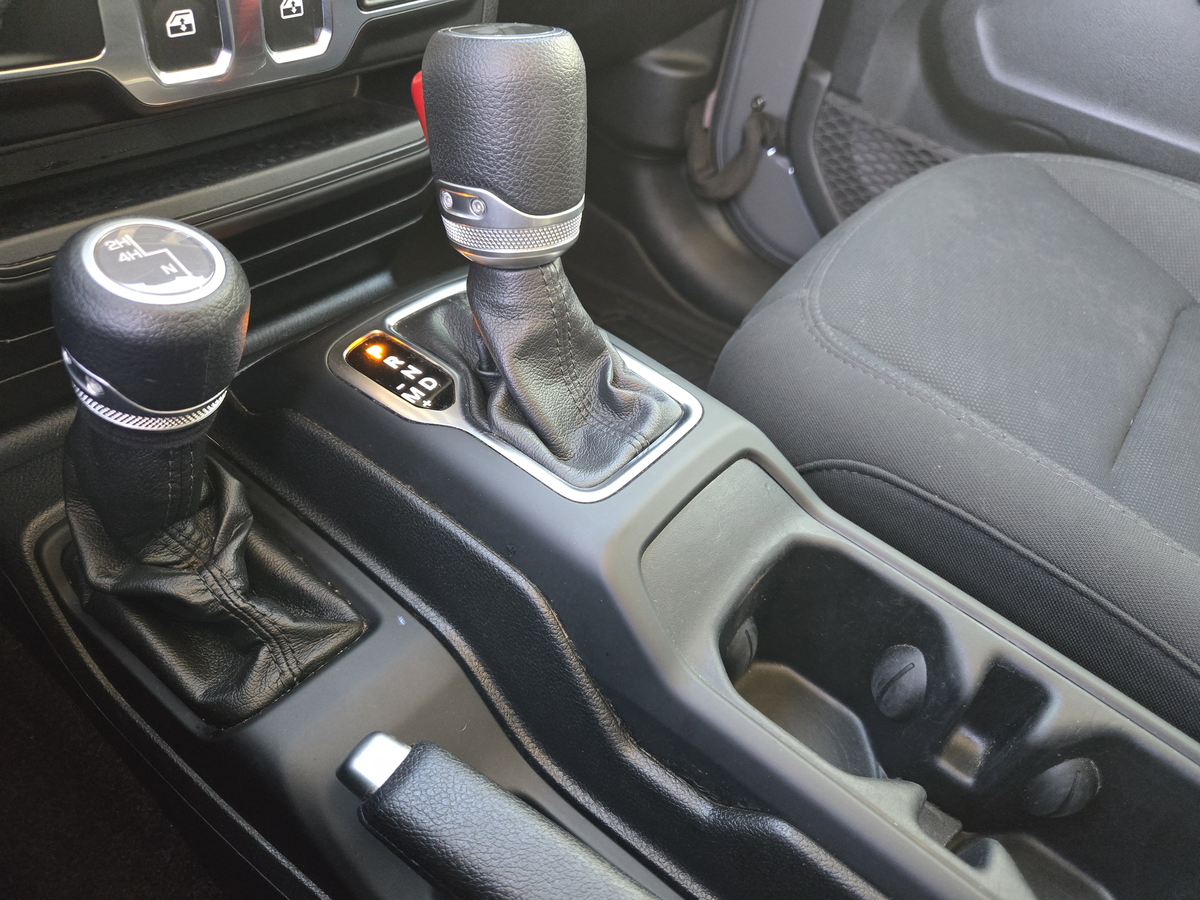 Used 2020 Jeep Wrangler Sport S image 22