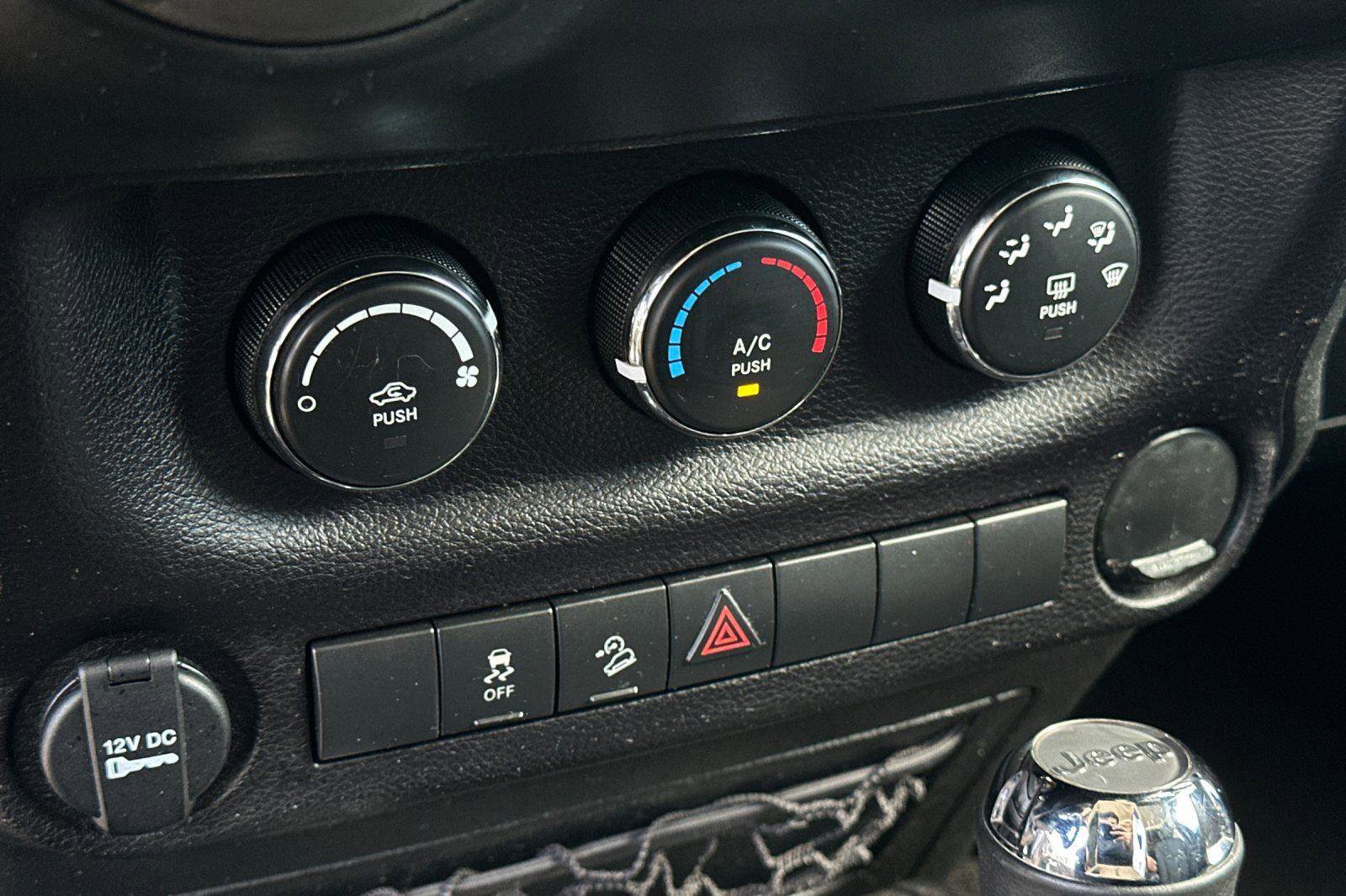 Used 2015 Jeep Wrangler Unlimited Sport w/ Connectivity Group image 21
