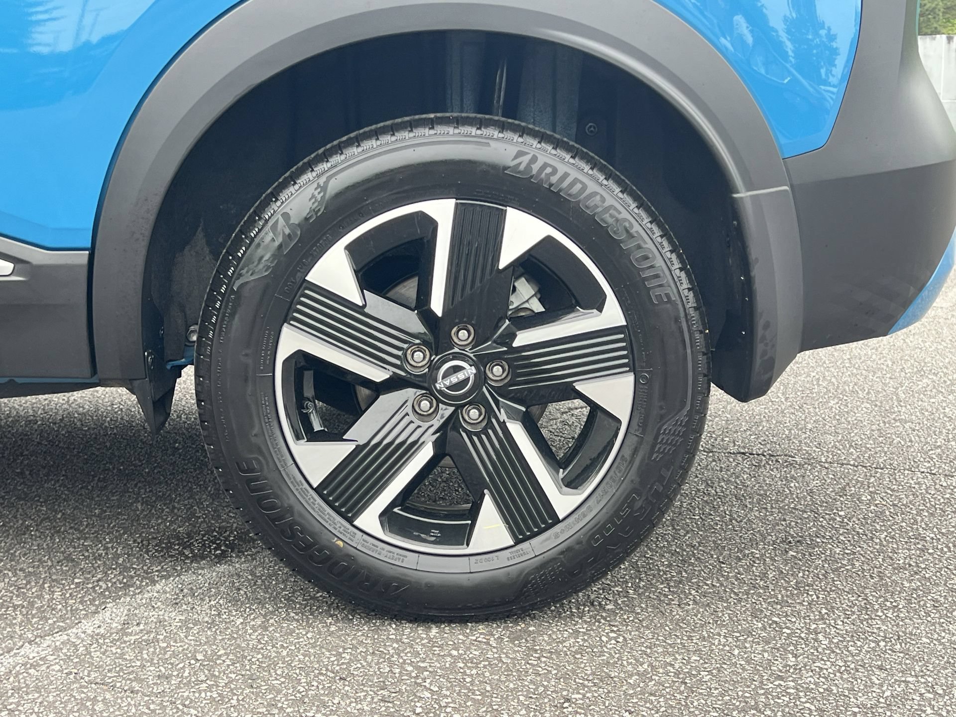 Certified 2025 Nissan Kicks SR FWD image 30