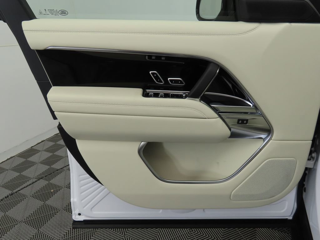 New 2025 Land Rover Range Rover Long Wheelbase SE image 24