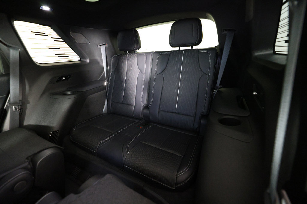 Used 2026 Cadillac Vistiq Sport w/ LPO, Floor Liner Package AWD/4WD image 15
