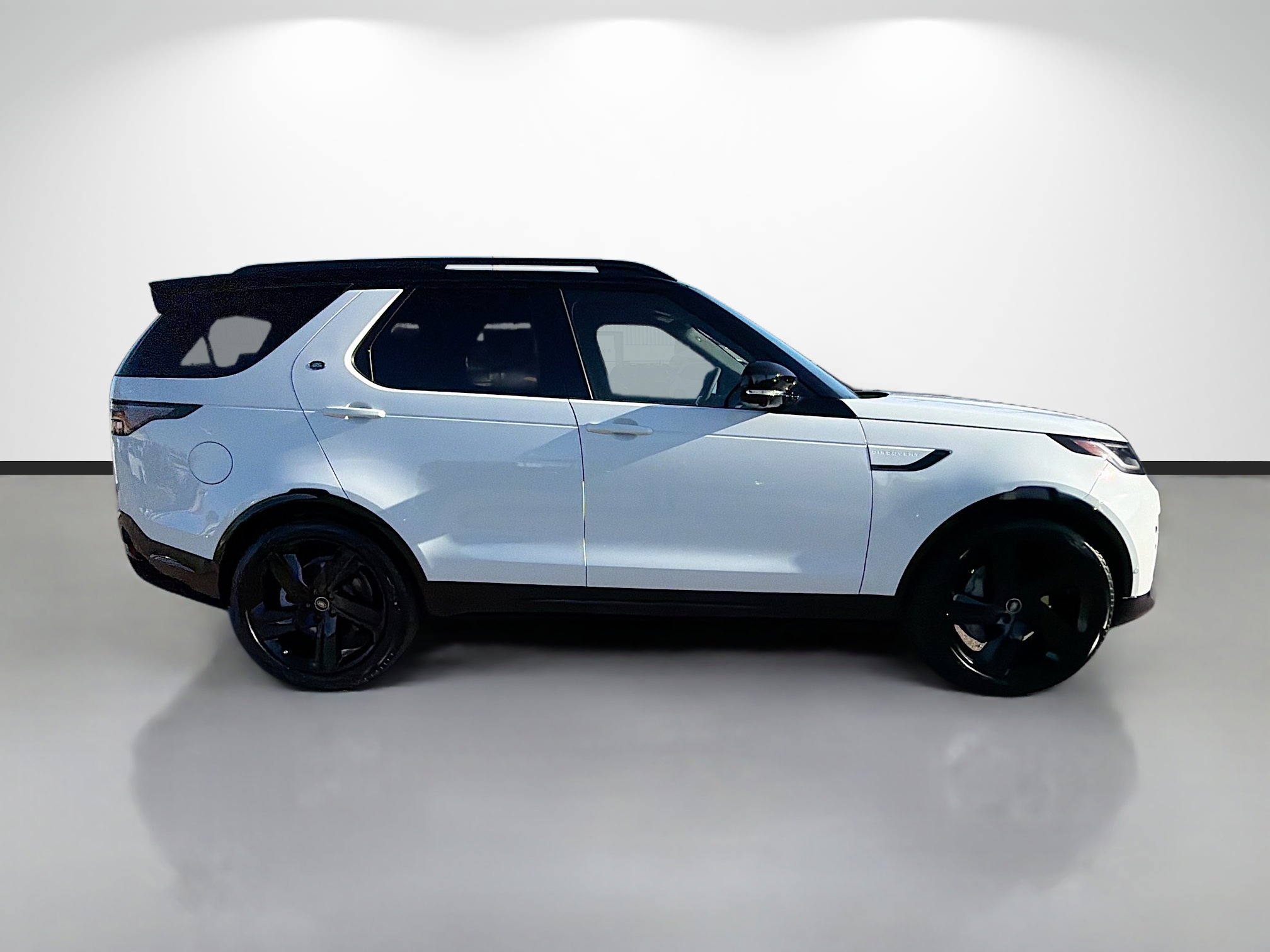 New 2026 Land Rover Discovery Dynamic SE image 6