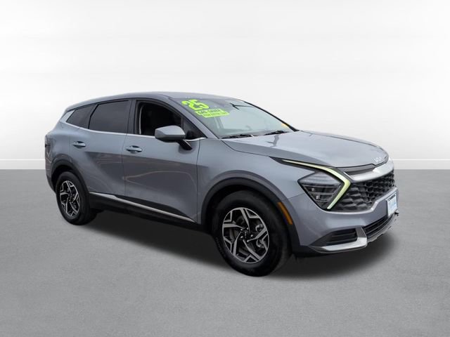Used 2025 Kia Sportage LX image 3