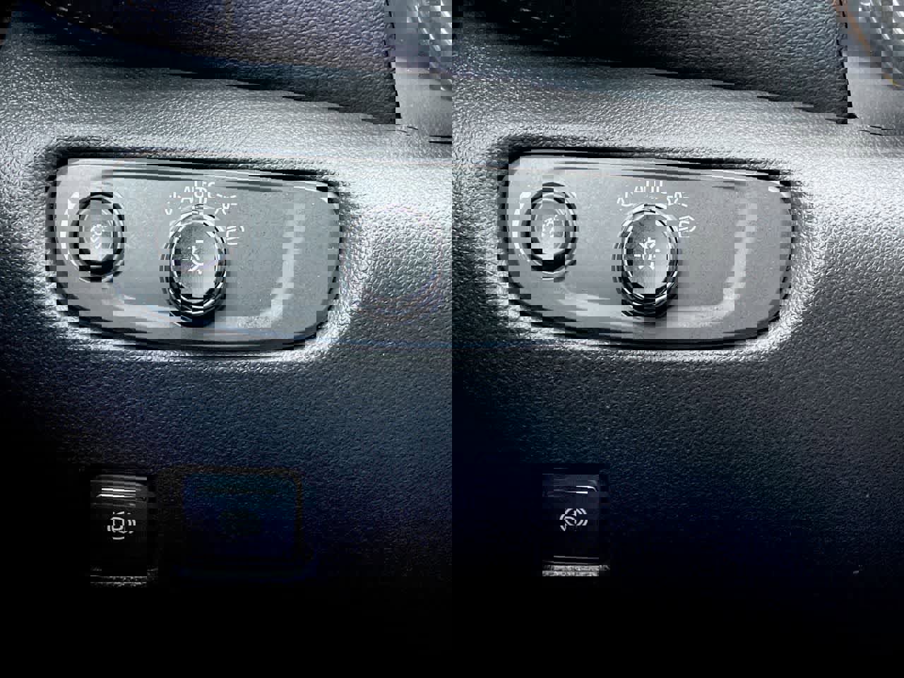 Used 2023 Chevrolet Blazer Premier image 30