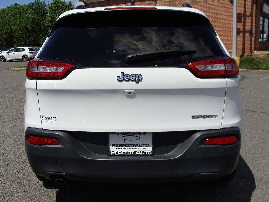 Used 2017 Jeep Cherokee Sport FWD image 5
