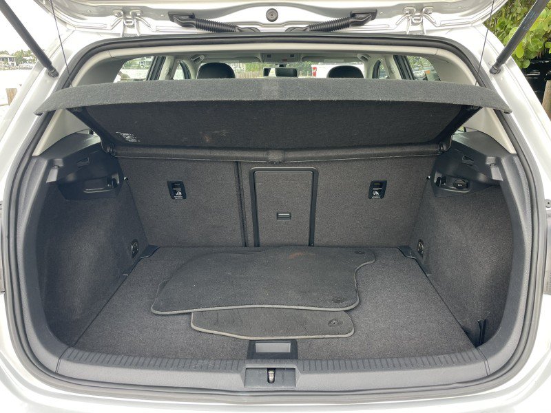 Used 2015 Volkswagen e-Golf SEL Premium FWD image 30