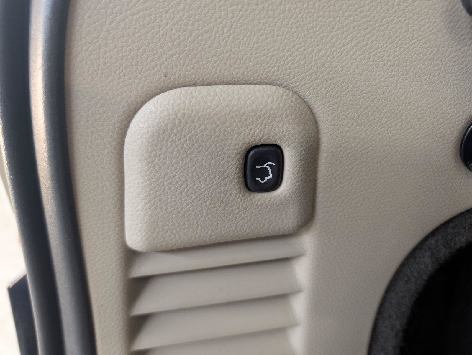 Used 2011 Jeep Grand Cherokee Overland AWD/4WD image 49