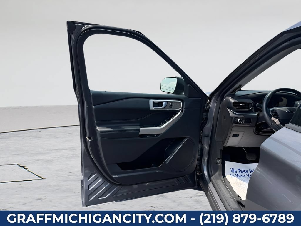 Used 2022 Ford Explorer XLT w/ Equipment Group 202A AWD/4WD image 10