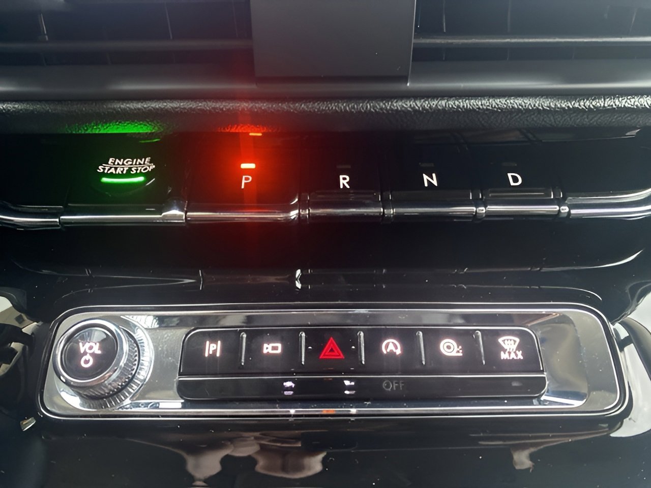 Used 2024 Lincoln Corsair AWD w/ Towing Package image 19