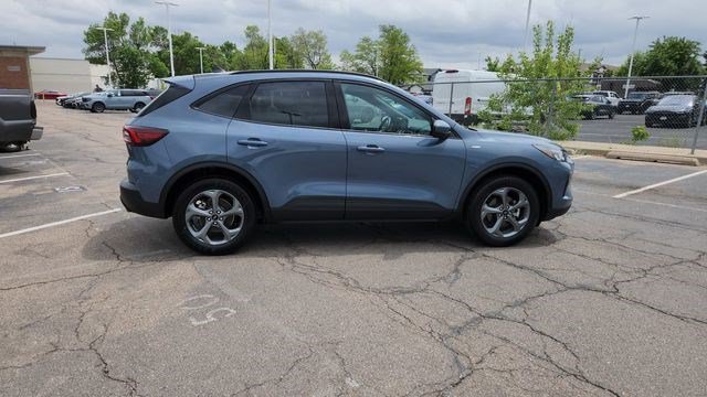 Certified 2025 Ford Escape ST-Line Select AWD/4WD image 15