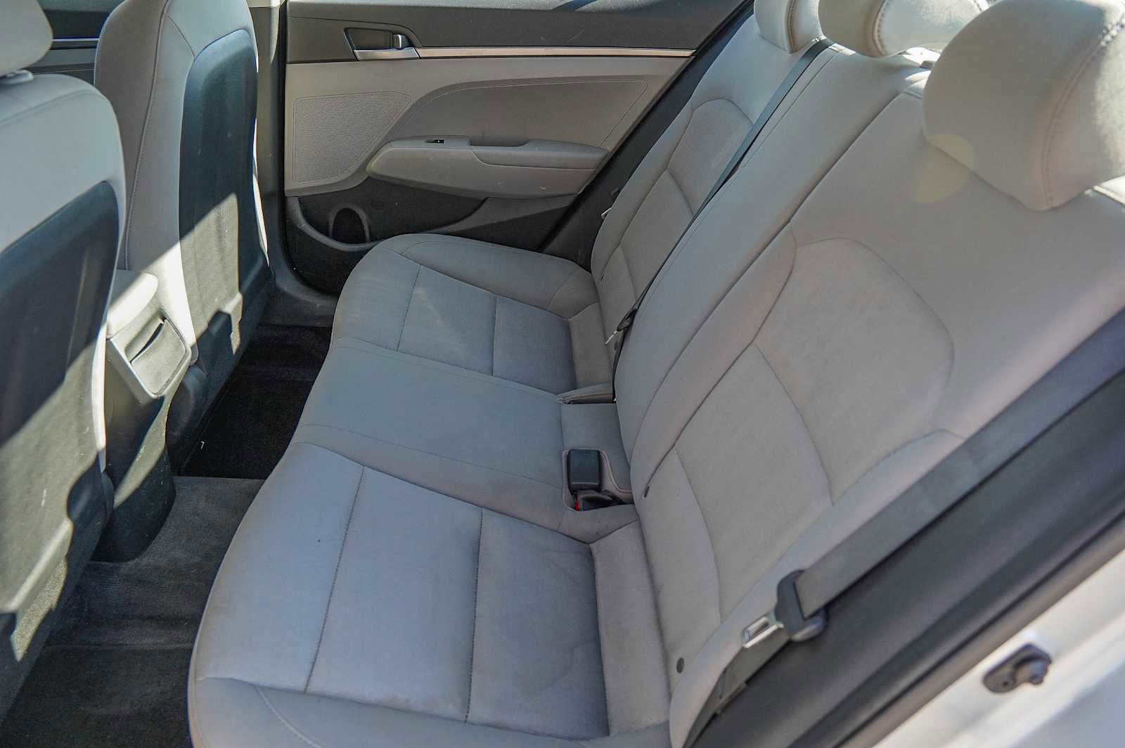 Used 2017 Hyundai Elantra SE image 28