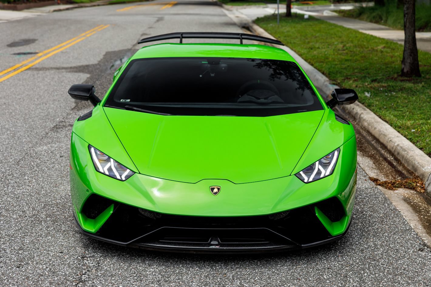 Used 2018 Lamborghini Huracan Performante AWD/4WD image 13