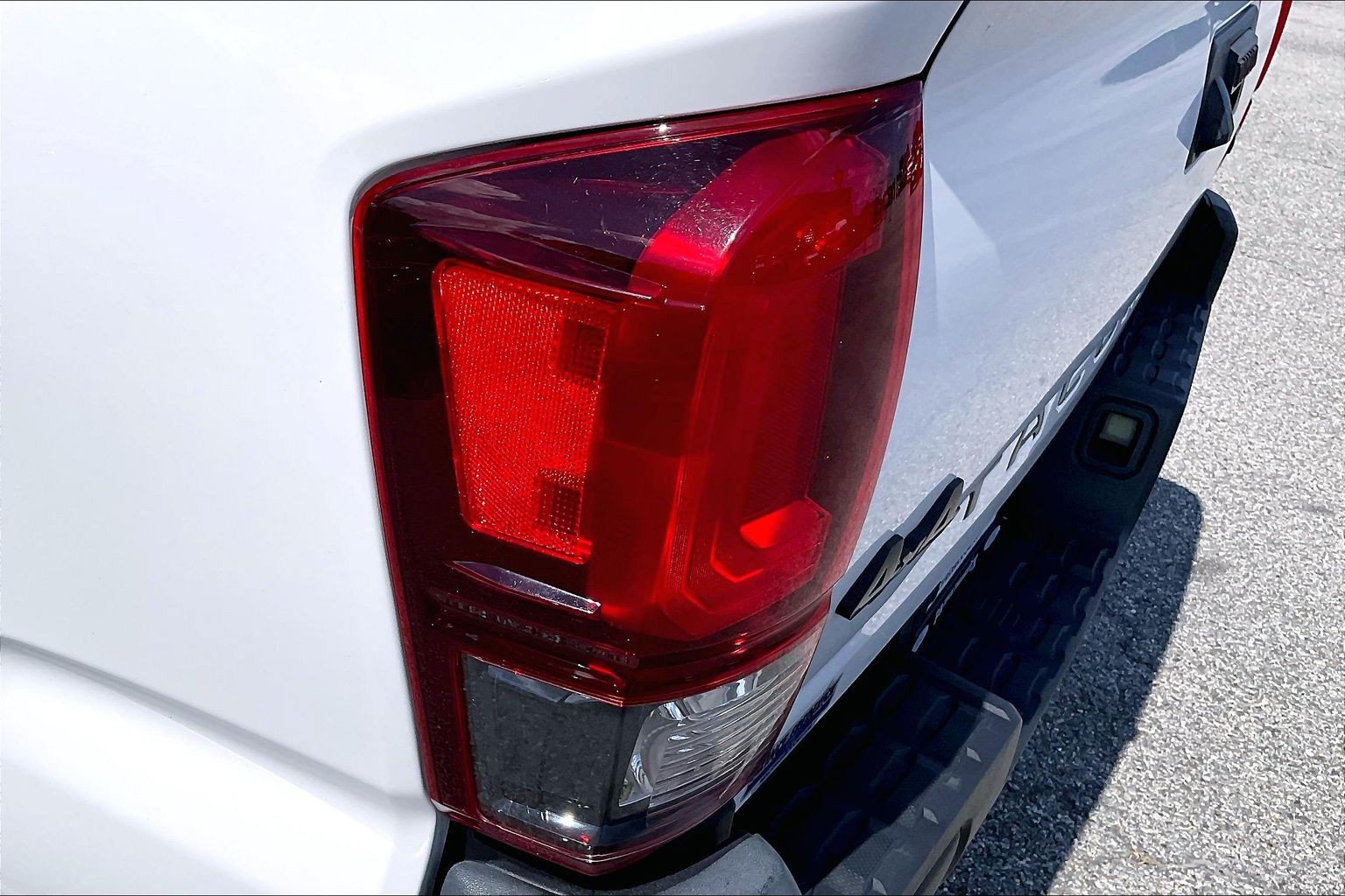 Used 2022 Toyota Tacoma SR5 AWD/4WD image 28
