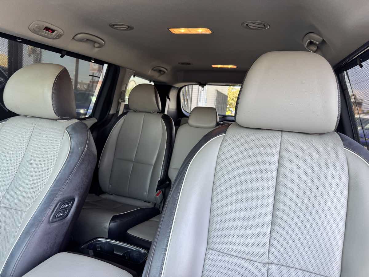 Used 2017 Kia Sedona SX Limited FWD image 44