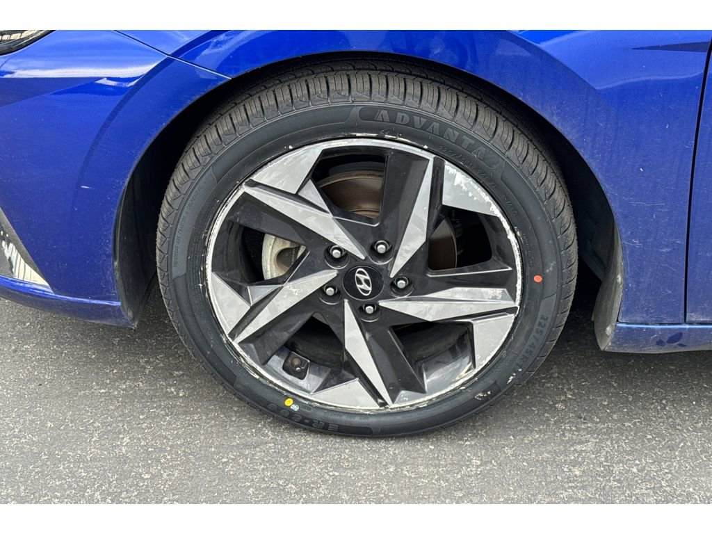 Used 2023 Hyundai Elantra Limited image 7