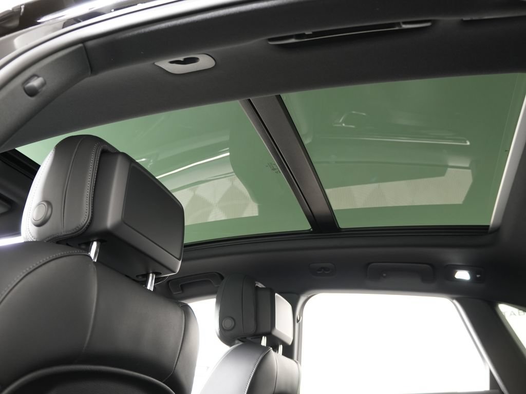 Certified 2026 Porsche Macan Turbo AWD/4WD image 20