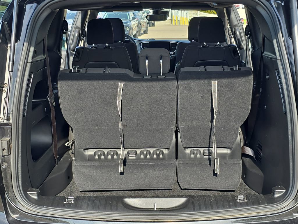 Used 2024 Chrysler Pacifica Touring FWD image 13