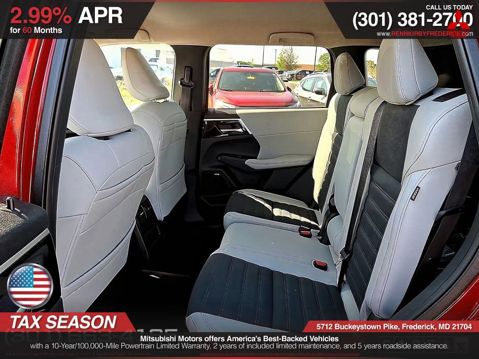 Used 2025 Mitsubishi Outlander SE image 6