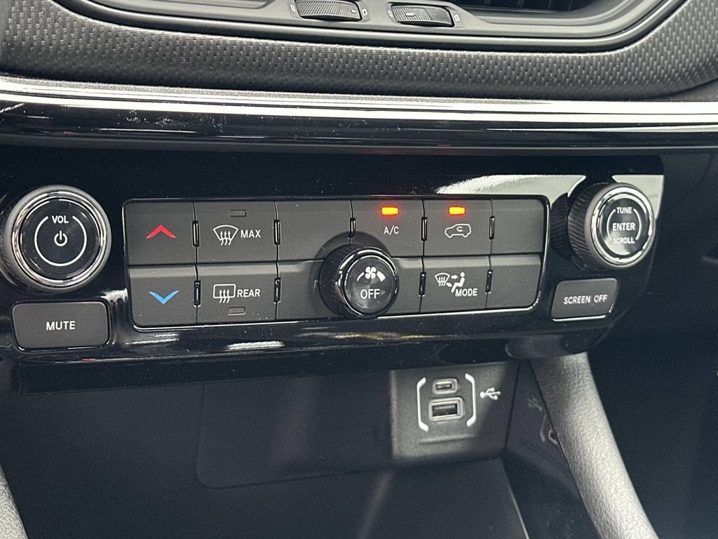 New 2026 Jeep Compass Latitude AWD/4WD image 24