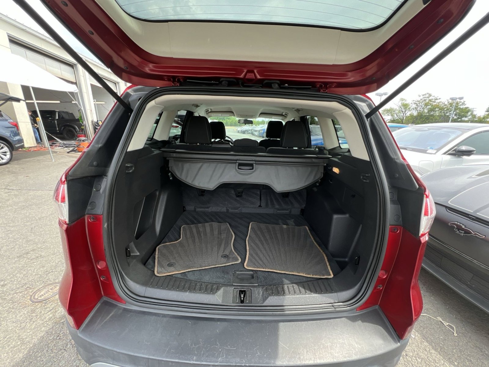 Used 2015 Ford Escape SE FWD image 32