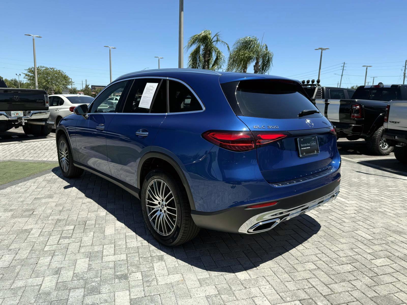 Used 2025 Mercedes-Benz GLC 300 image 4