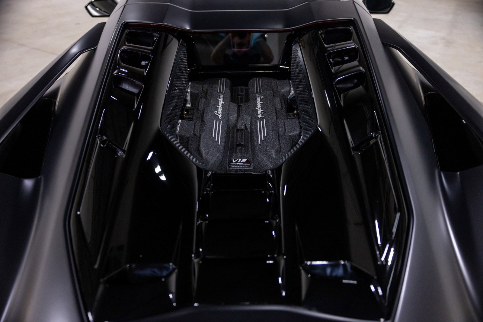 Used 2025 Lamborghini Revuelto image 17