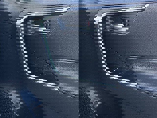 Used 2020 Toyota RAV4 XLE Premium image 29