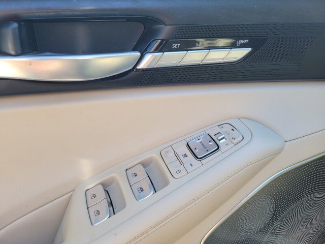 Used 2022 Genesis G90 3.3T Premium RWD image 14