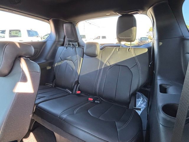 New 2026 Chrysler Pacifica Select image 15