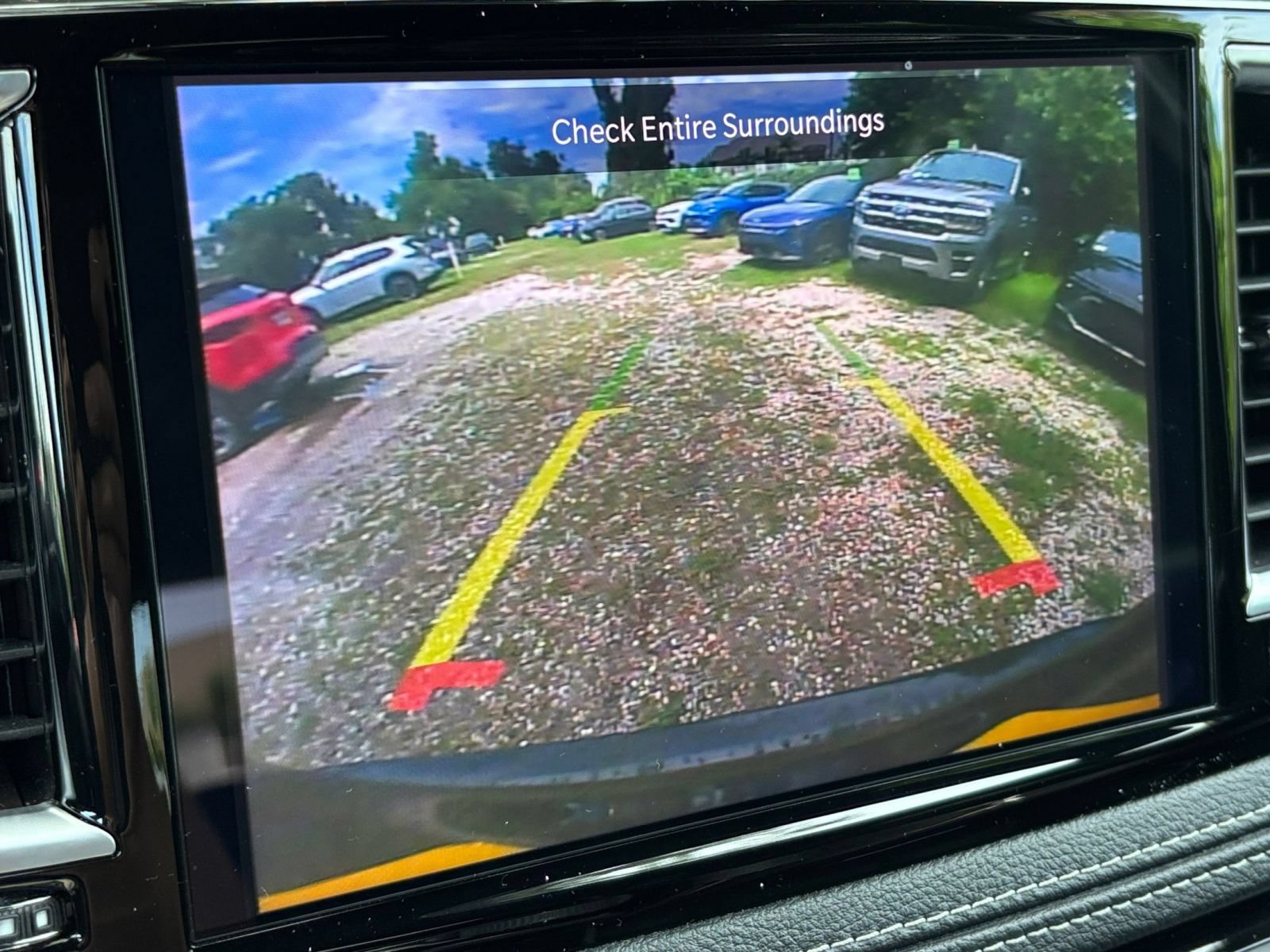 Used 2025 Chrysler Pacifica Limited FWD image 26