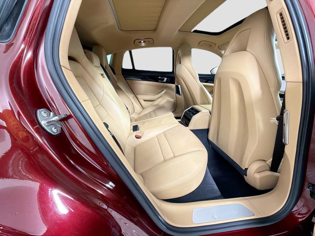 Used 2021 Porsche Panamera RWD image 29