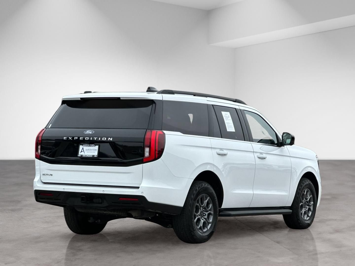 Used 2025 Ford Expedition Active AWD/4WD image 7