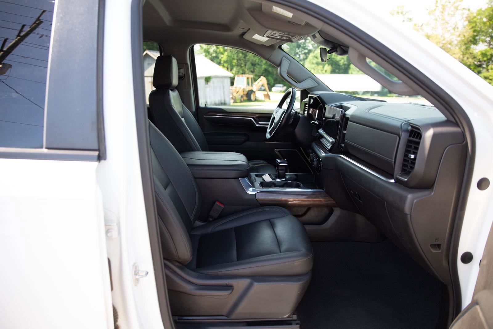 Used 2023 Chevrolet Silverado 1500 LT w/ Leather Package AWD/4WD image 22