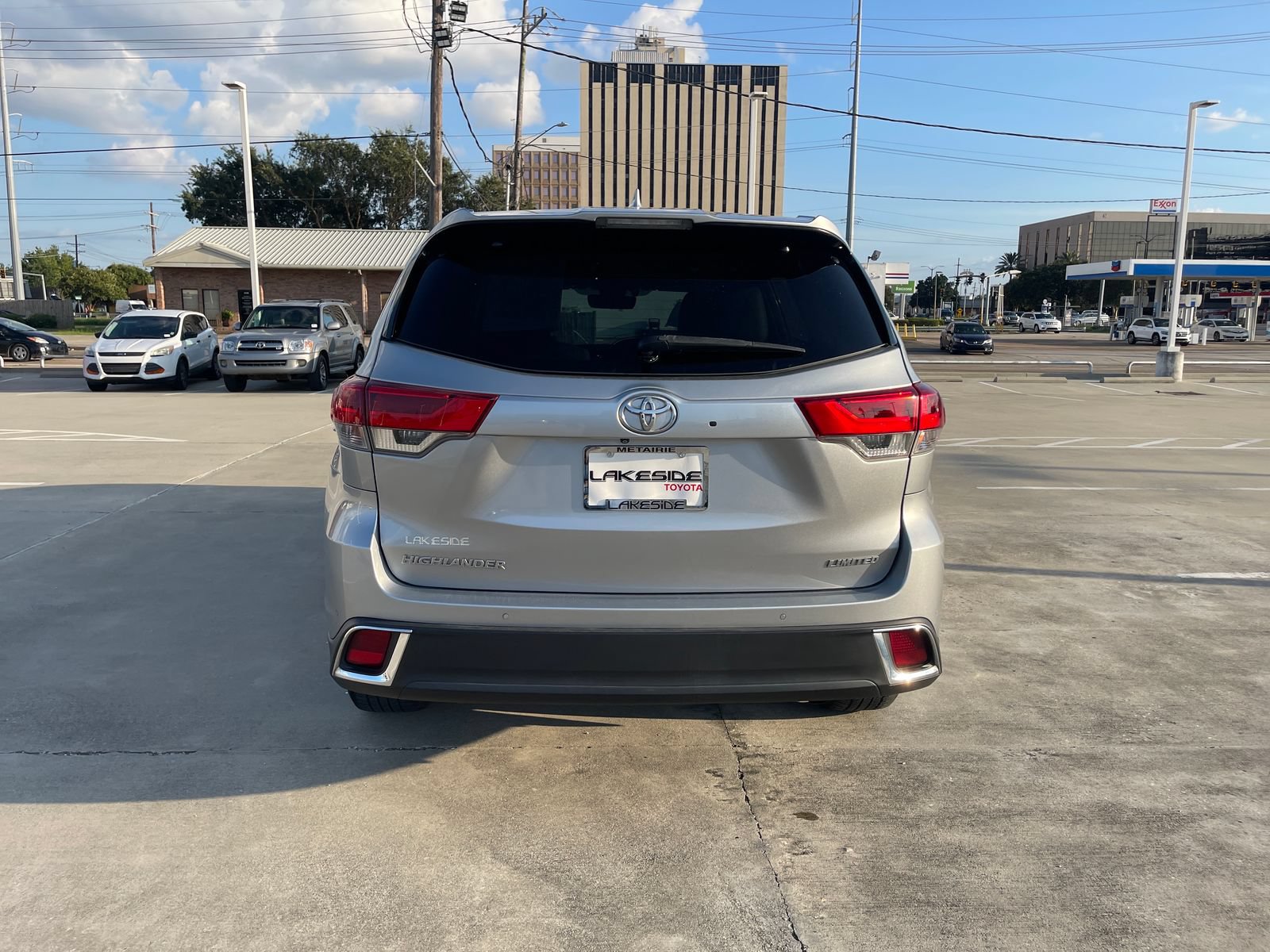 Used 2019 Toyota Highlander Limited Platinum FWD image 4