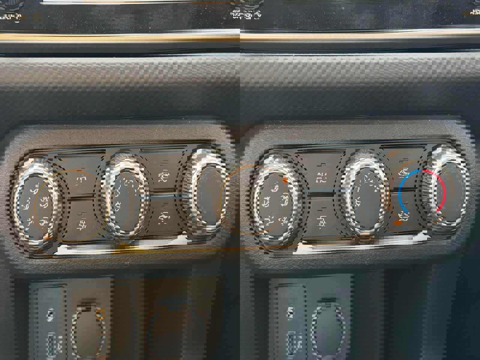 Certified 2025 Nissan Kicks Play S image 14