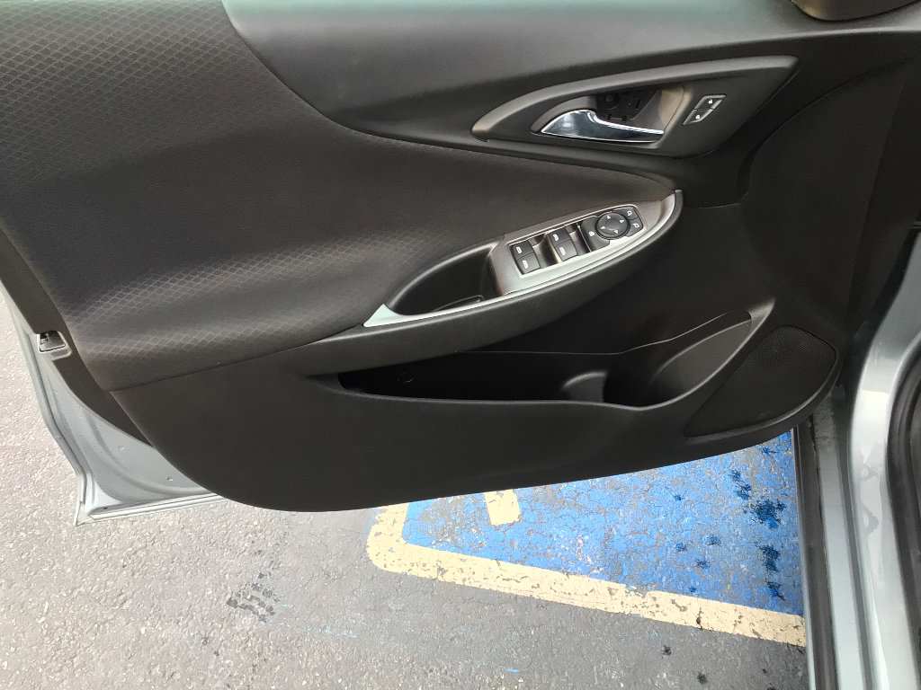 Used 2023 Chevrolet Malibu LT image 9