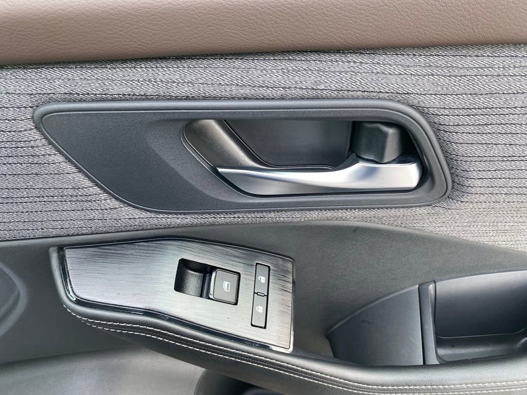 Used 2023 Nissan Rogue SV image 10