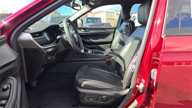 Certified 2023 Jeep Grand Cherokee Altitude image 4