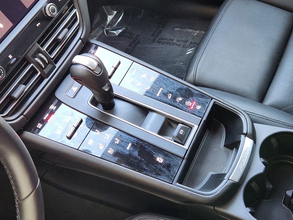Used 2023 Porsche Macan image 17
