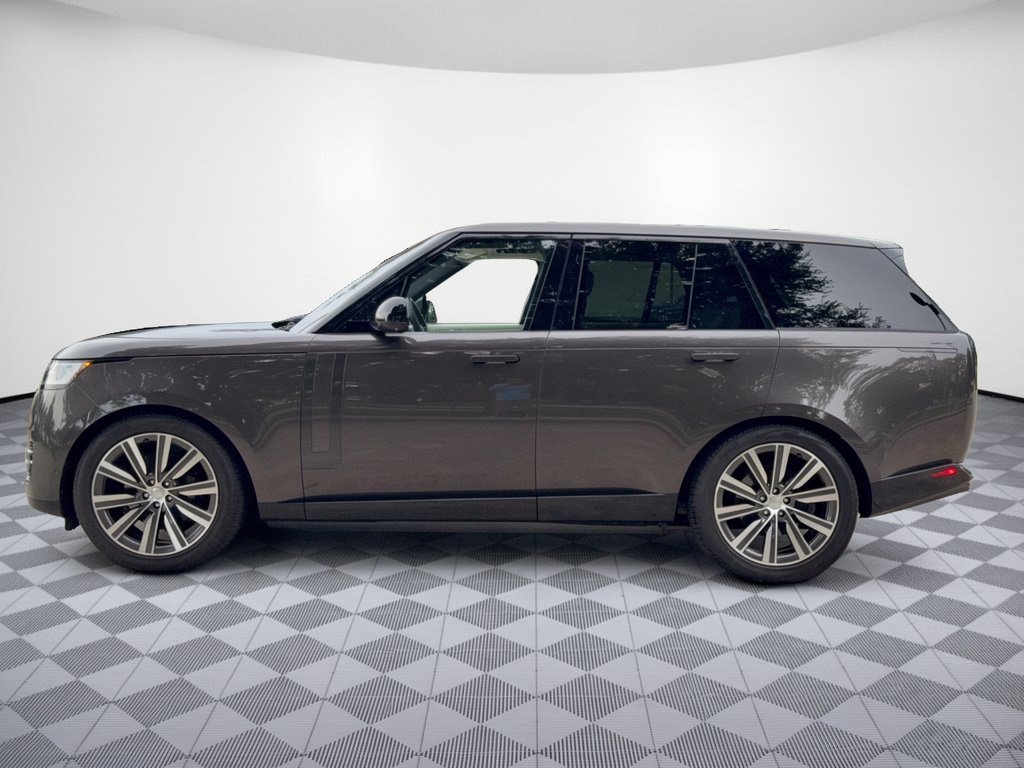 Used 2023 Land Rover Range Rover SE AWD/4WD image 2