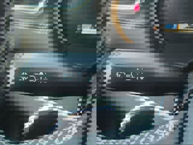 Used 2025 Jeep Grand Cherokee Laredo image 26