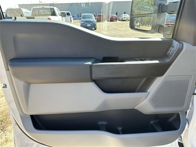 New 2025 Ford F550 4x4 Regular Cab Super Duty w/ XL Chrome Package image 14
