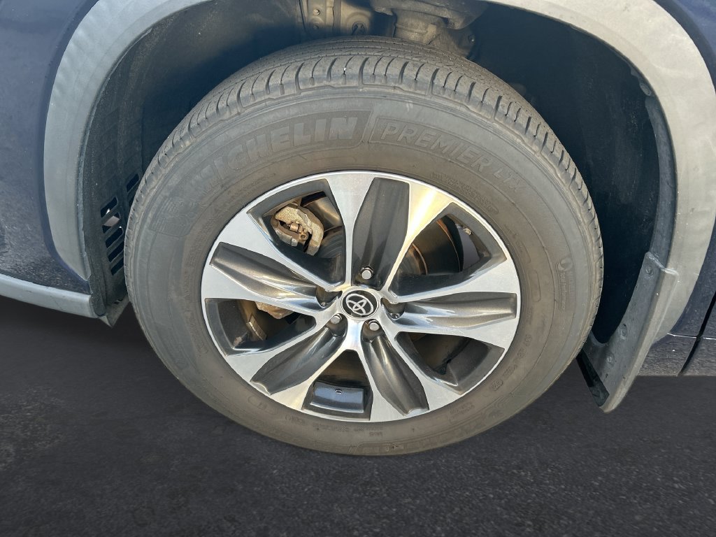 Used 2024 Toyota Highlander XLE FWD image 10