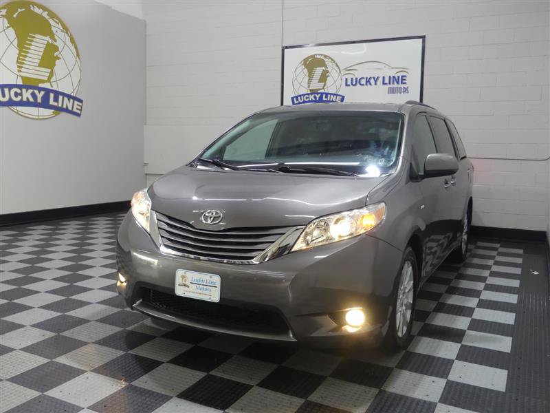 Used 2017 Toyota Sienna XLE Premium AWD/4WD image 4